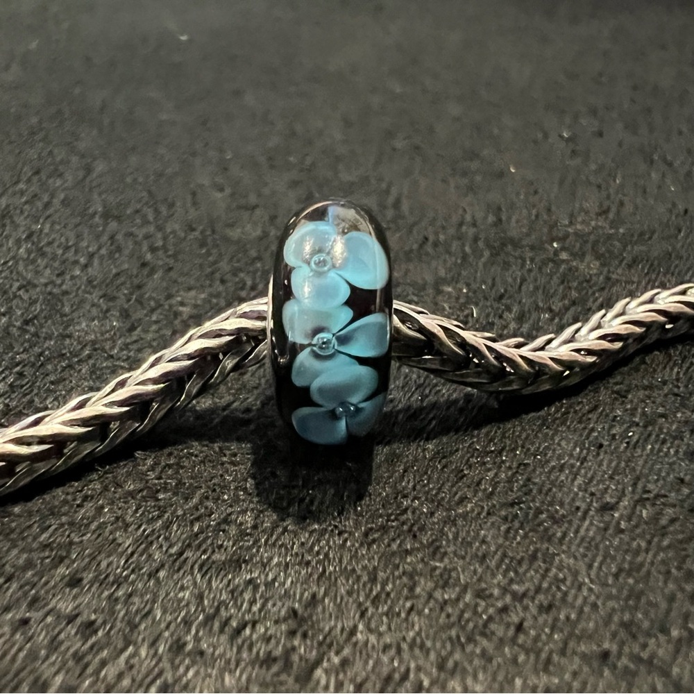 Trollbeads Retired Midnight Flower bead